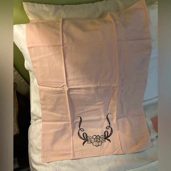 Hand Embroidered Hand-towel. Pretty pink w black embroidery. 20x27” NWOT - Picture 4 of 6